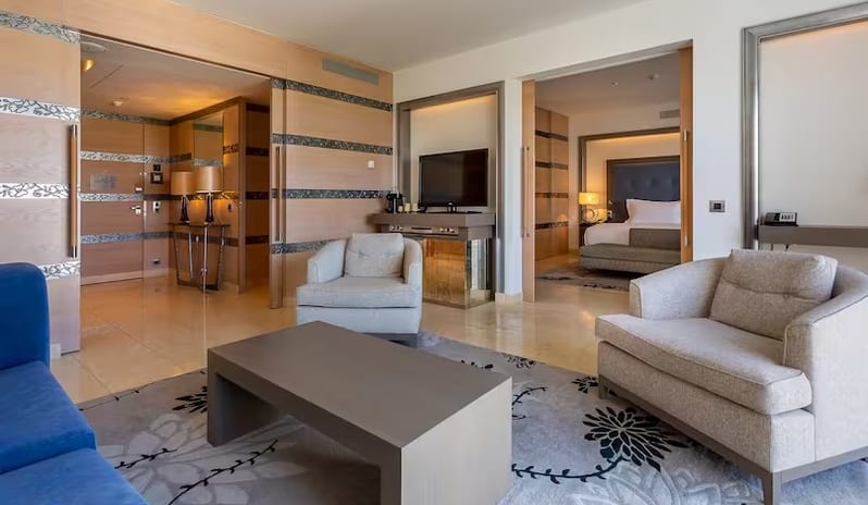 Grand Deluxe Suite Pool View 3